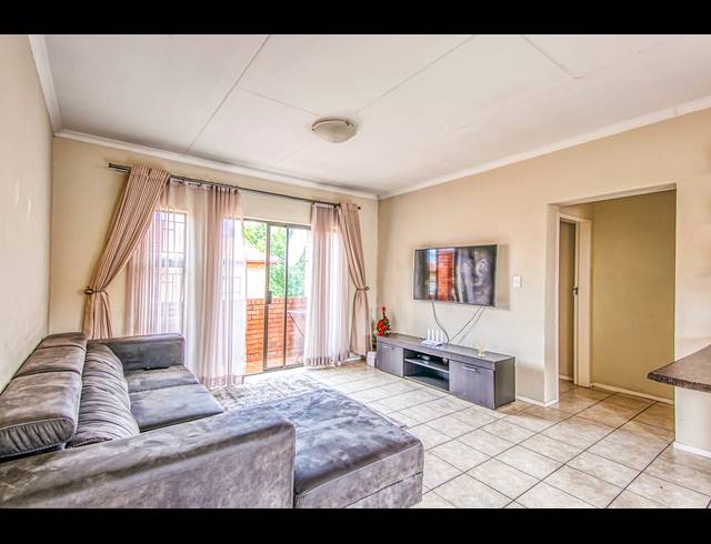 2 BEDROOM APARTMENT TO LET IN WELTEVREDEN PARK